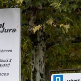 L'Hôpital du Jura fait partie du nouveau réseau, aux côtés de quatre autres établissements vaudois, bernois et neuchâtelois (photo symbolique). KEYSTONE/JEAN-CHRISTOPHE BOTT